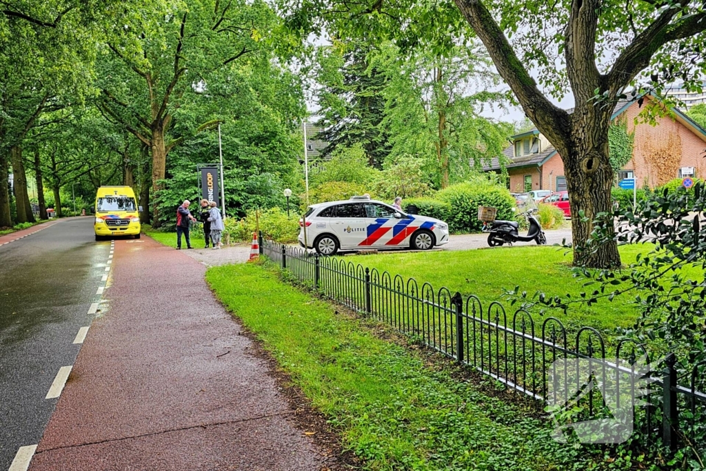 Scooterrijder onderuit na botsing met e-biker