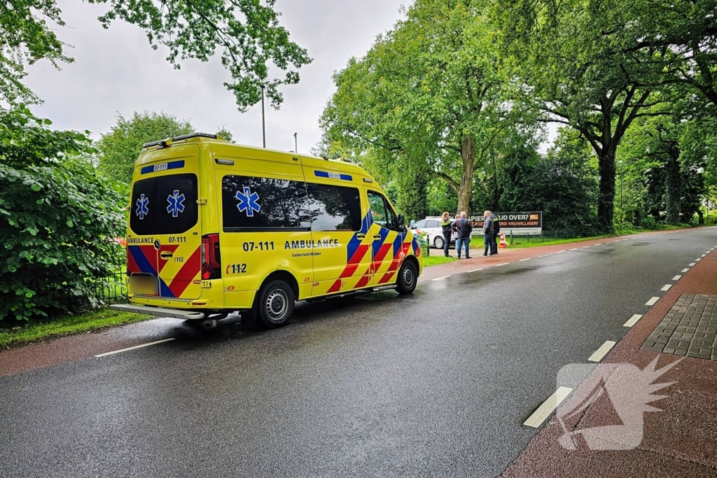 Scooterrijder onderuit na botsing met e-biker