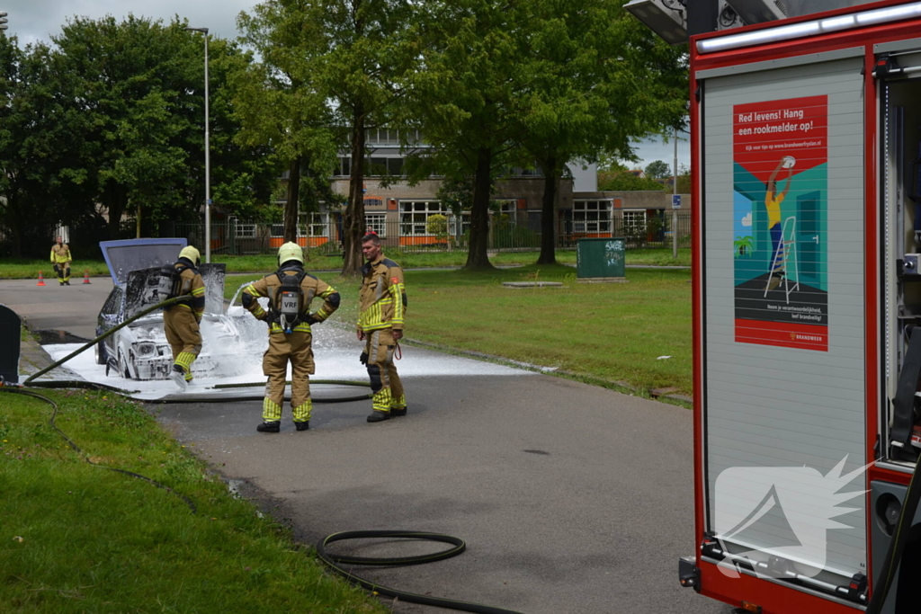 Oude Opel Kadett heeft fikse schade na autobrand