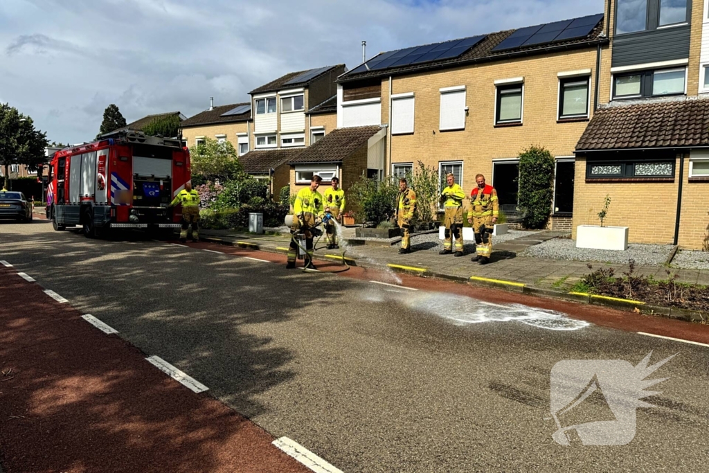 Brandweer ingezet voor dieselspoor op wegdek