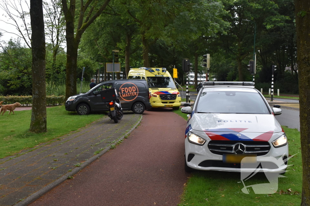 Bezorger onderuit bij eenzijdig ongeval met scooter