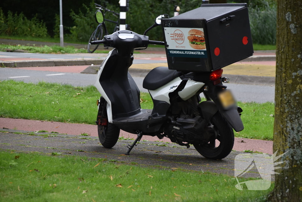 Bezorger onderuit bij eenzijdig ongeval met scooter