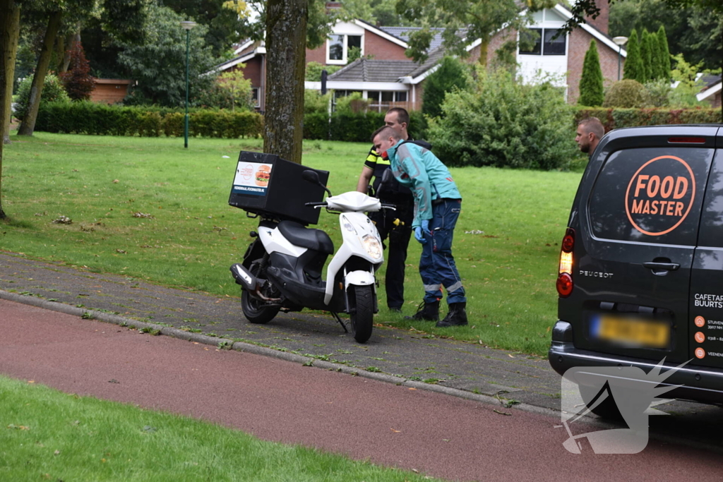 Bezorger onderuit bij eenzijdig ongeval met scooter