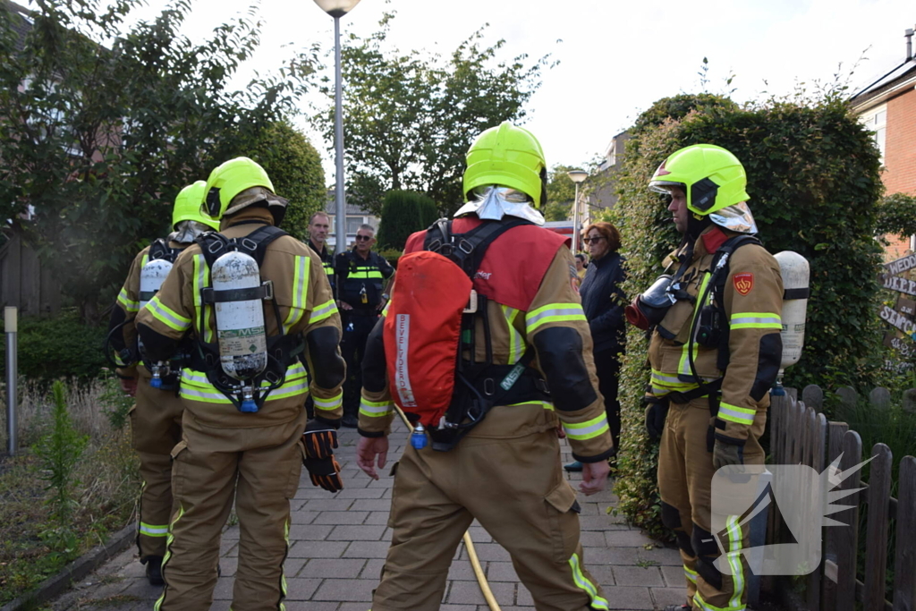 Pan op het vuur veroorzaakt brandweer-inzet