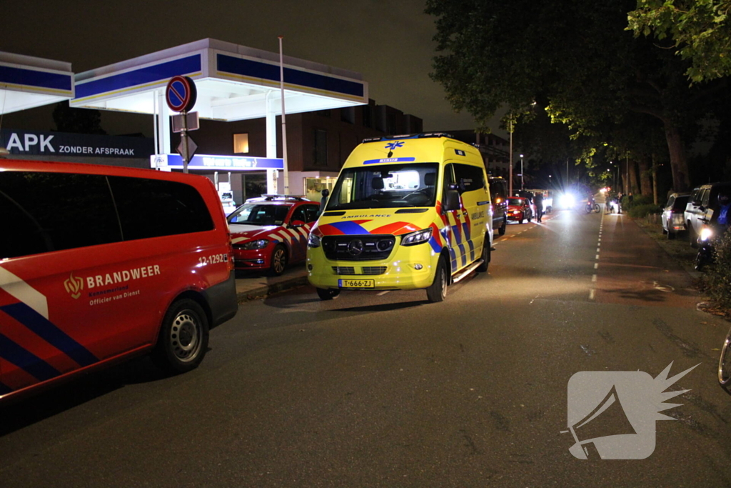 Grote woningbrand, slachtoffer naar ziekenhuis