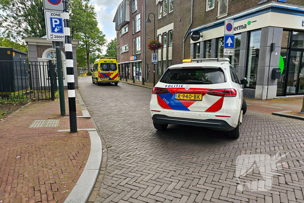 Overleden persoon aangetroffen, politie doet onderzoek