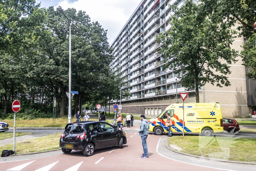 Automobilist ziet fietser over het hoofd met een aanrijding tot gevolg