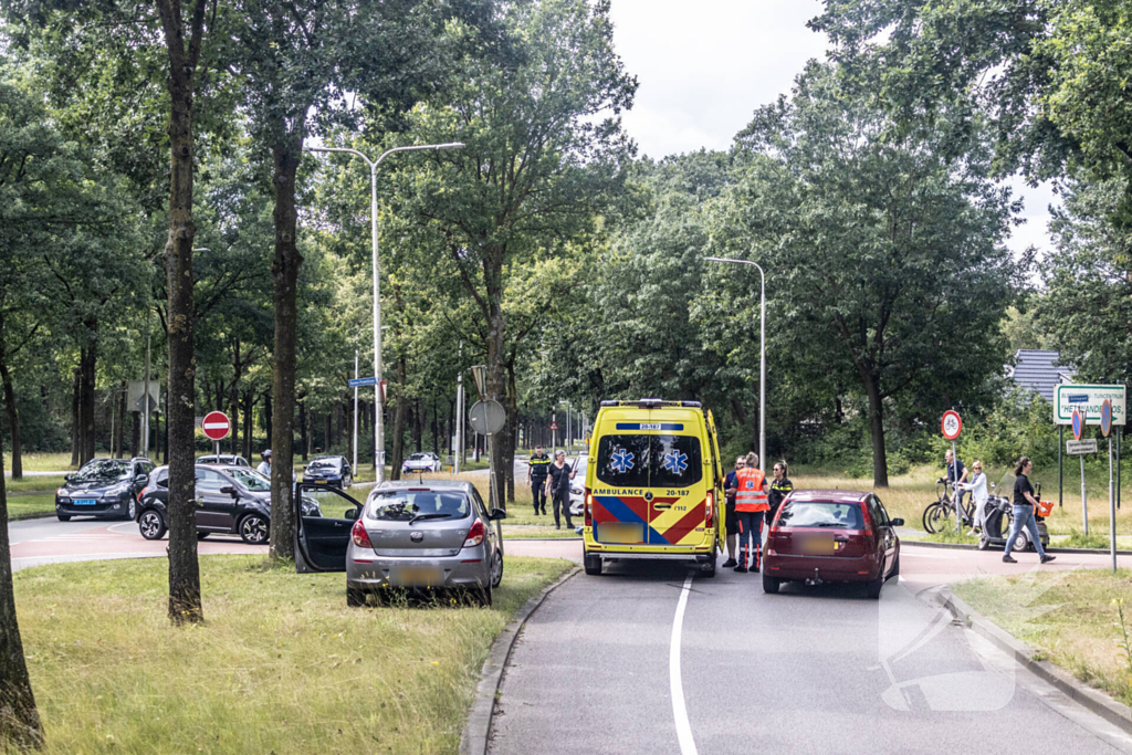 Automobilist ziet fietser over het hoofd met een aanrijding tot gevolg