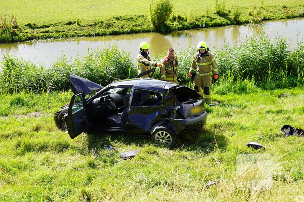 Bestuurder gewond na crash van dijk