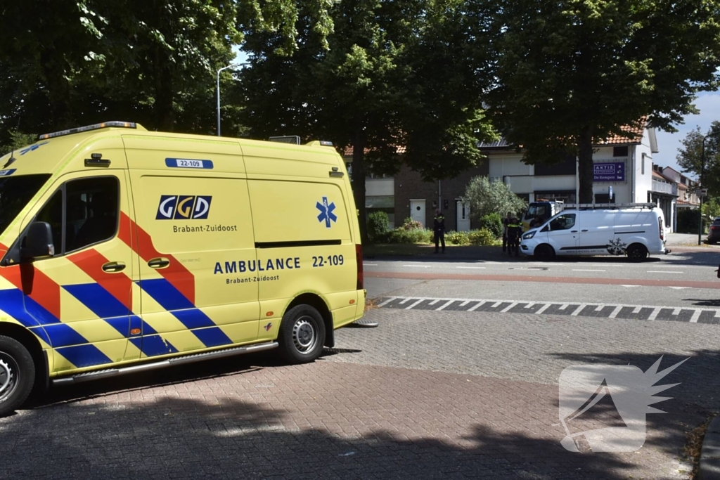 Scooter en bestelbus botsing op elkaar