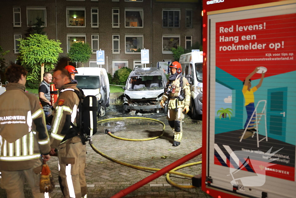 Voertuigen beschadigd na brand