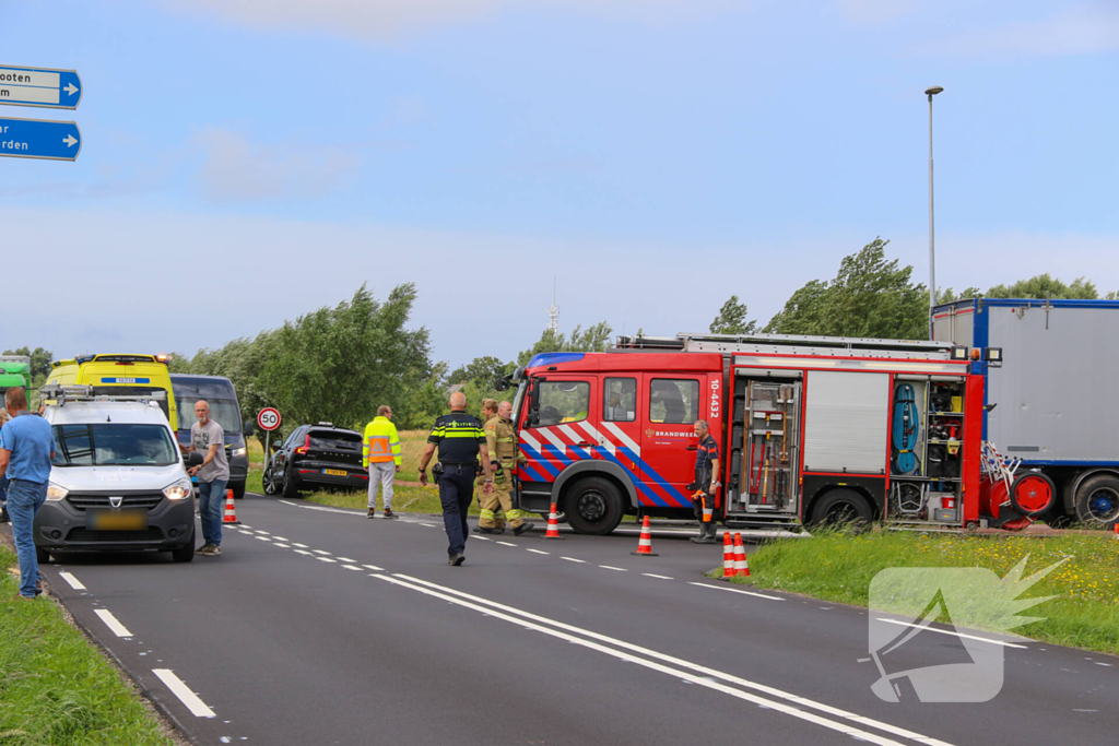 Automobilist verliest macht over stuur en belandt in water