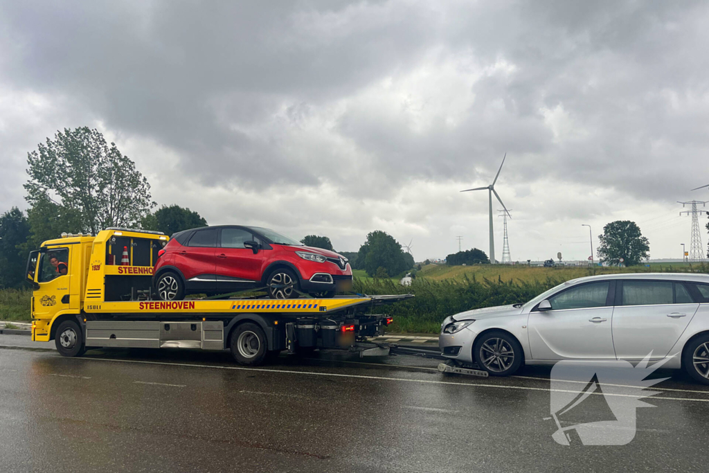 Twee voertuigen zwaar beschadigd na ongeval