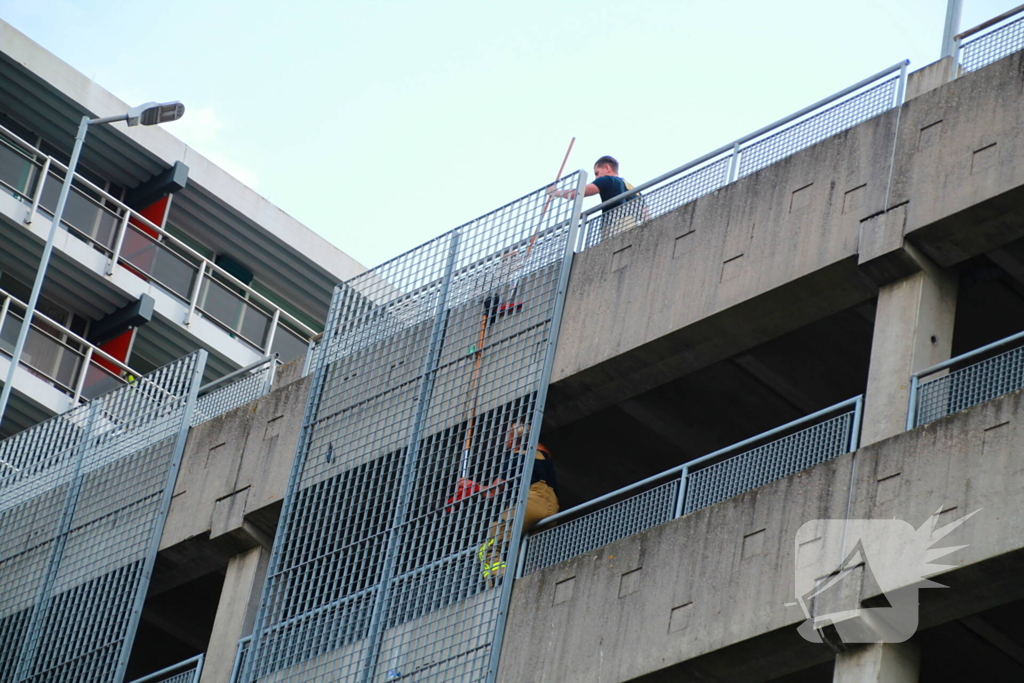 Brandweer ingezet voor vastzittende kraai