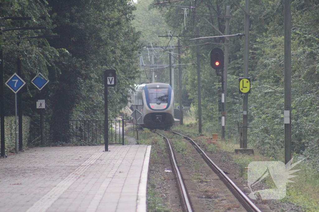 Lange tijd geen trein en vaarverkeer door aanrijding op spoor