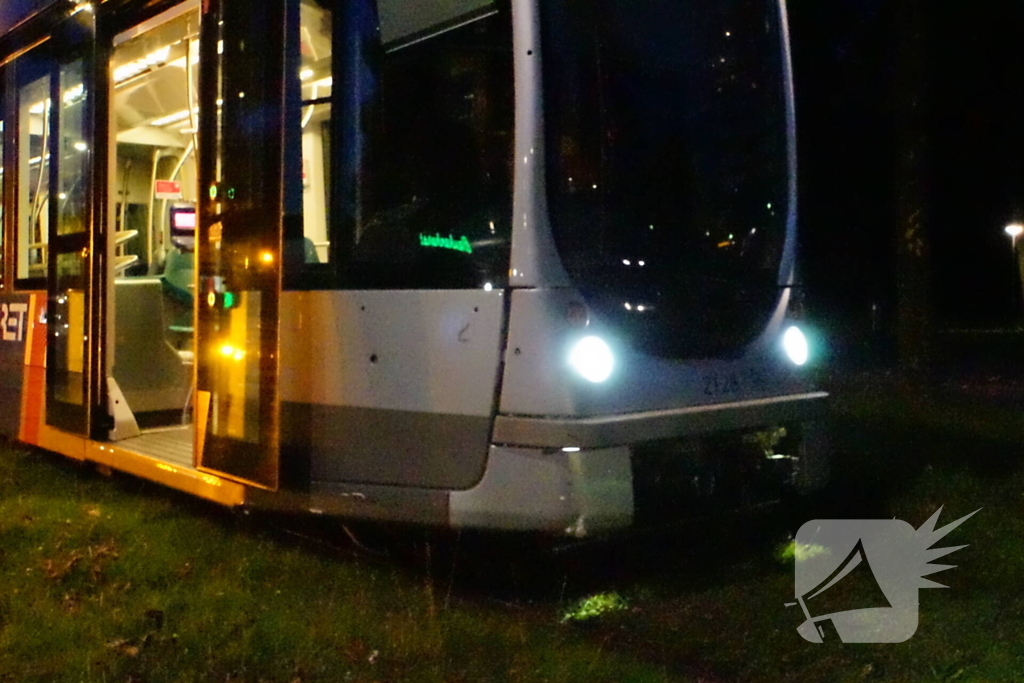 Opzittenden scooter gewond bij botsing met tram