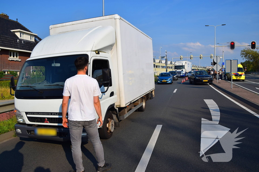 Scooterrijder gewond bij aanrijding met bakwagen