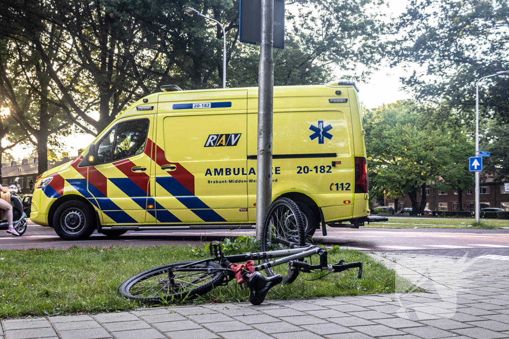 Fietser aangereden op oversteekplaats