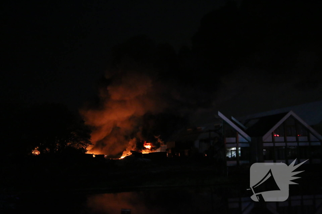 Schuur verwoest door uitslaande brand