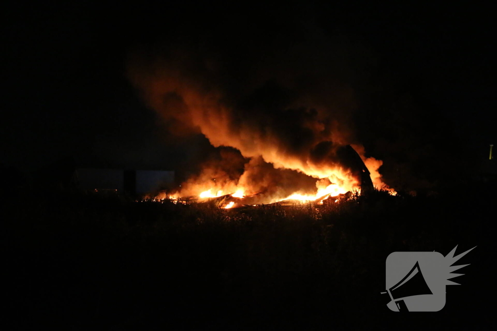 Schuur verwoest door uitslaande brand