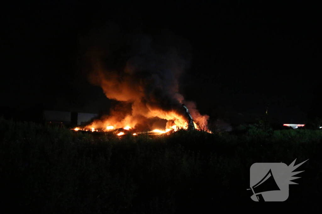 Schuur verwoest door uitslaande brand