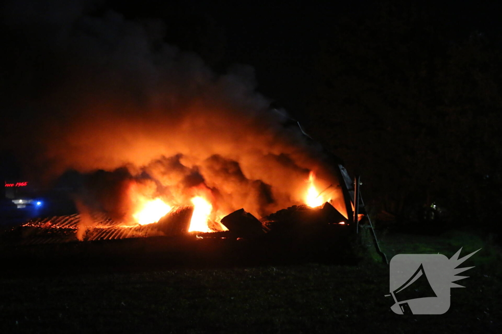 Schuur verwoest door uitslaande brand