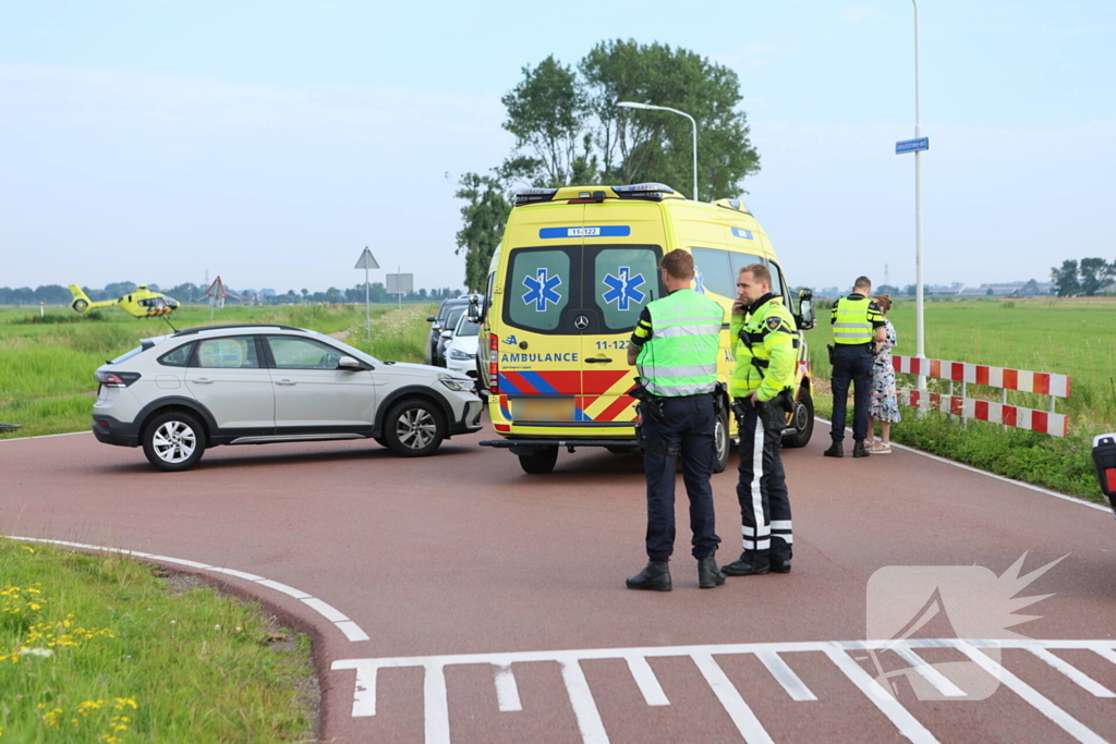 Racefietser en auto betrokken bij aanrijding