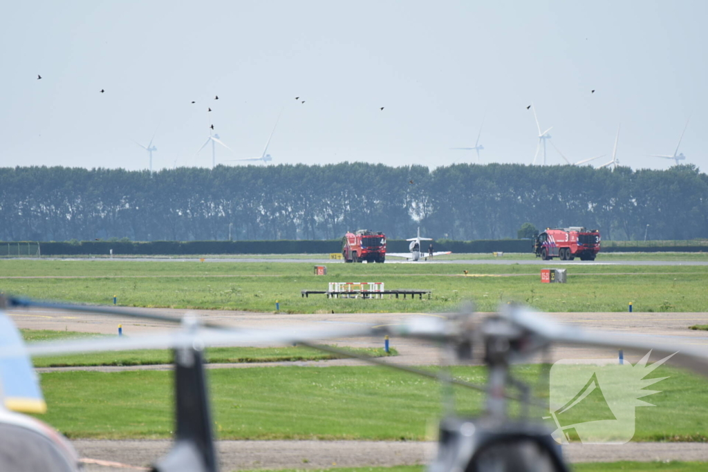 Problemen met neuswiel dwingt vliegtuig tot noodlanding