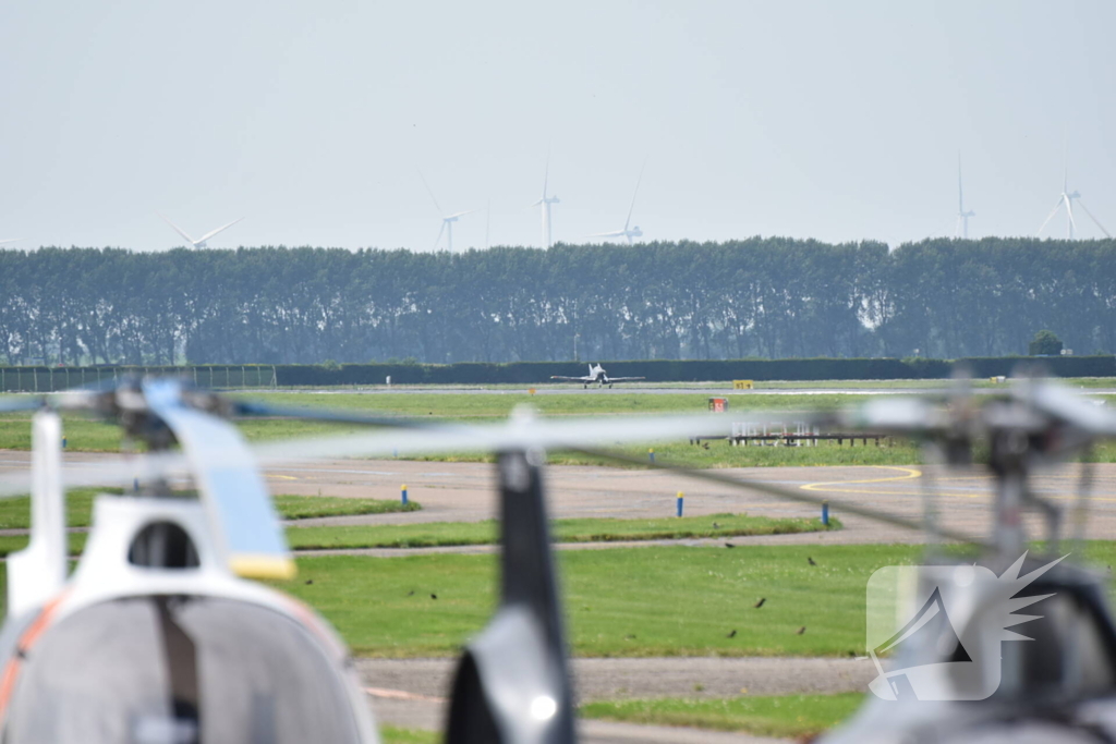 Problemen met neuswiel dwingt vliegtuig tot noodlanding