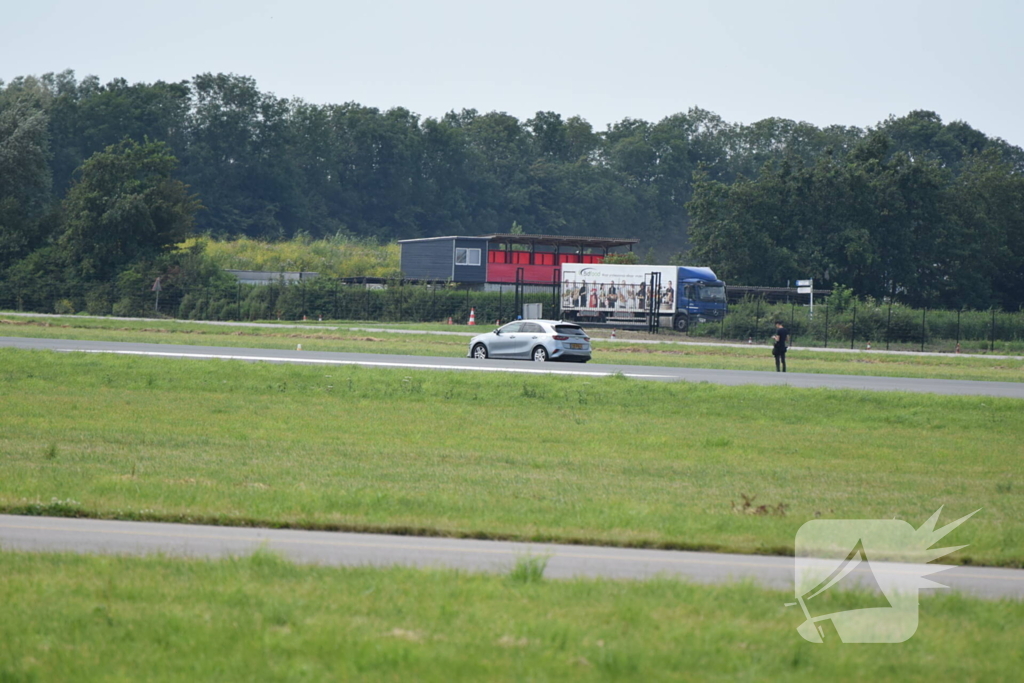 Problemen met neuswiel dwingt vliegtuig tot noodlanding