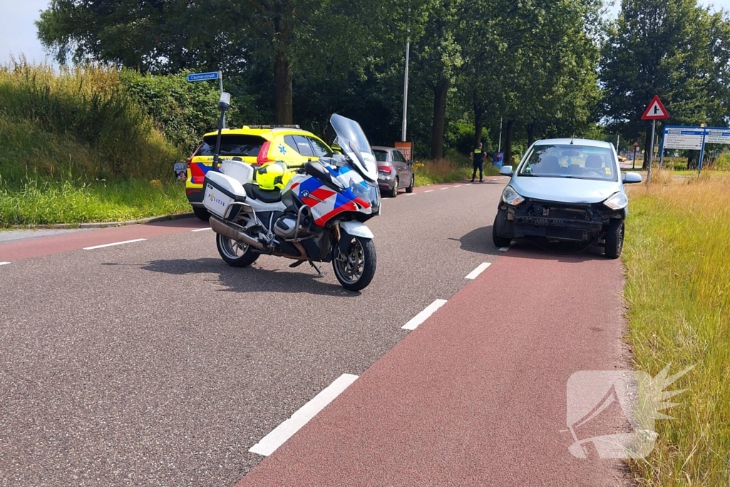 Schade na botsing tussen twee voertuigen