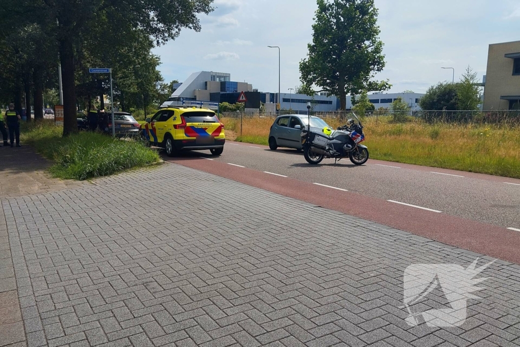 Schade na botsing tussen twee voertuigen