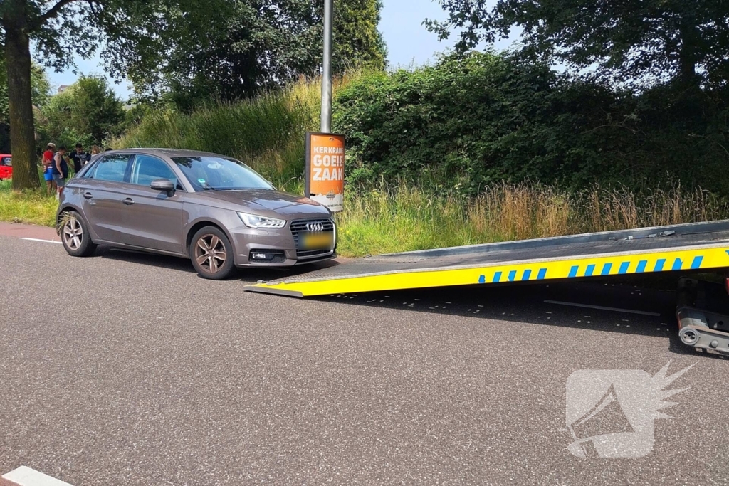 Schade na botsing tussen twee voertuigen