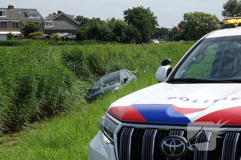 Automobiliste raakt te water