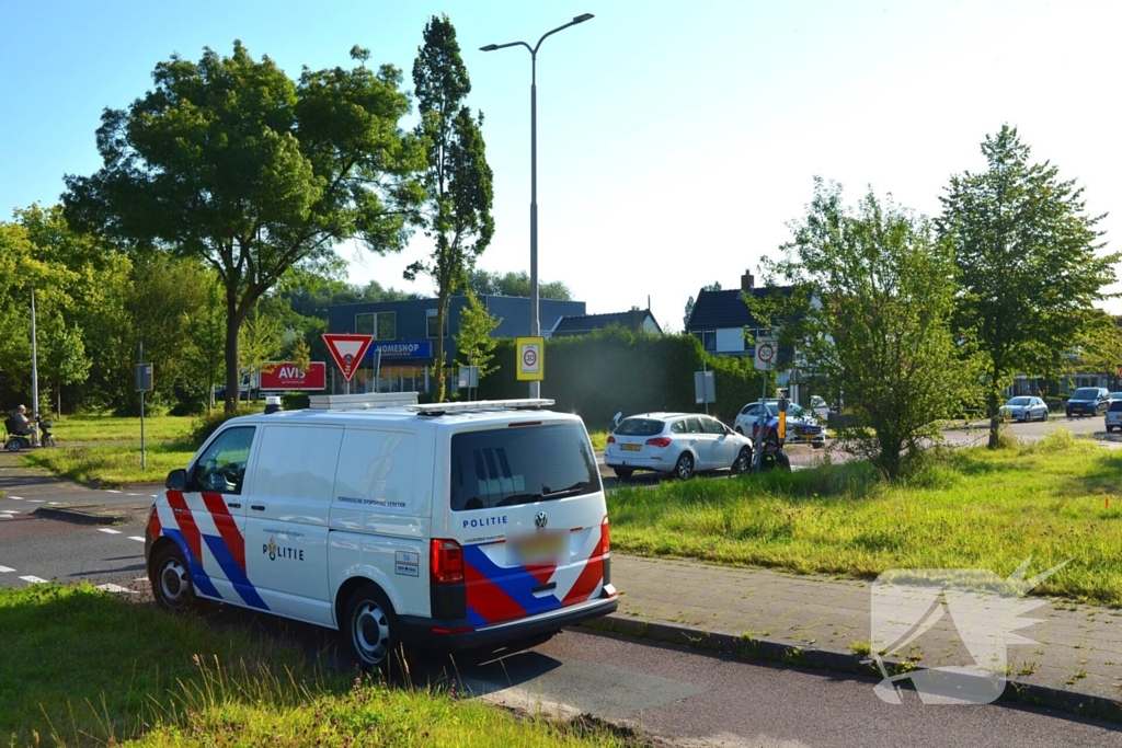 Fietser zwaargewond bij aanrijding met auto