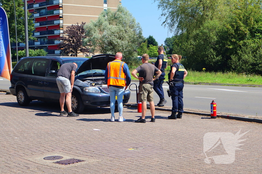 Oud brandweerman blust autobrand