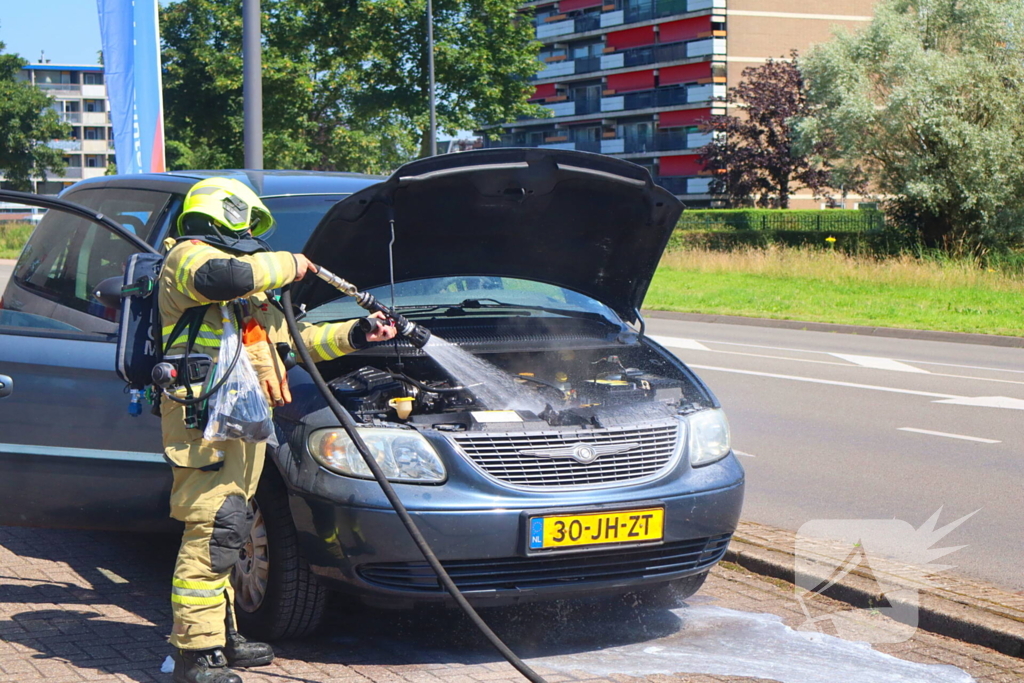 Oud brandweerman blust autobrand