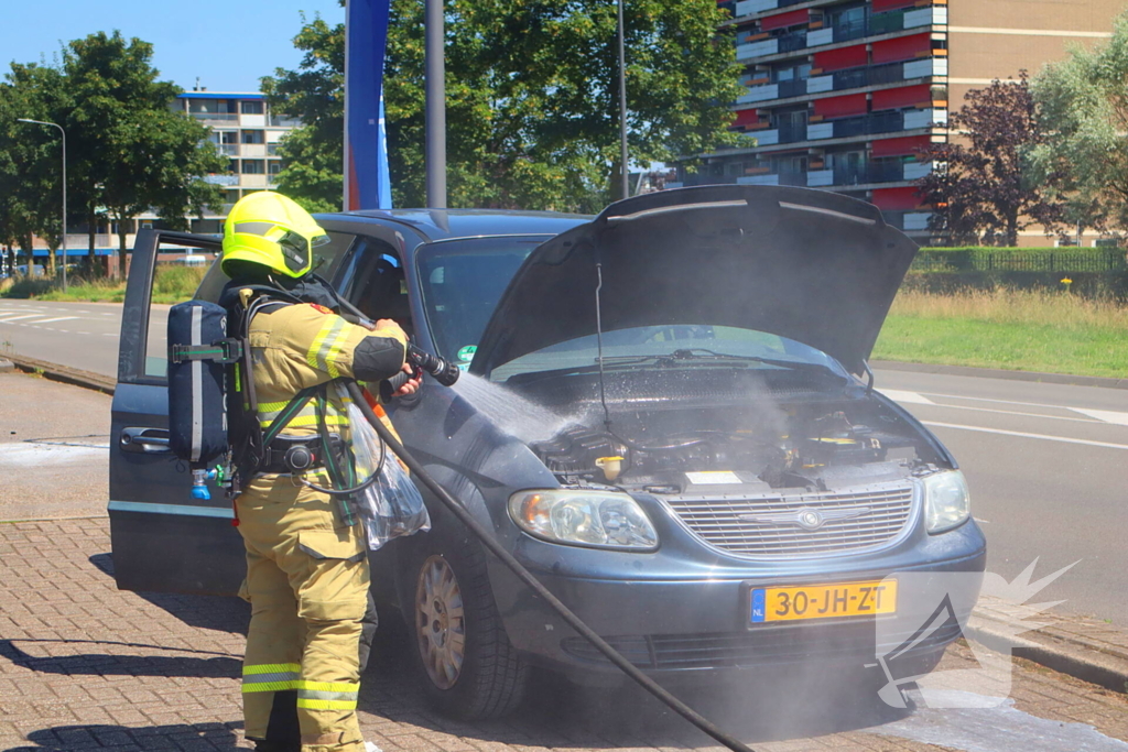 Oud brandweerman blust autobrand