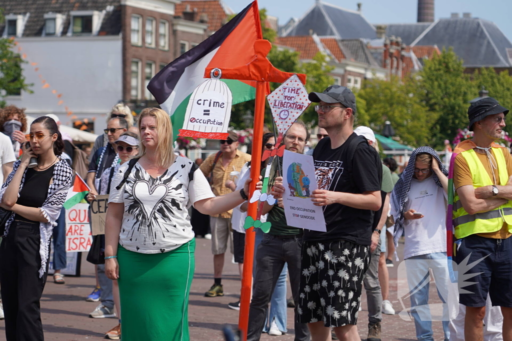 Grote groep mensen aanwezig bij pro-Palestina demonstratie