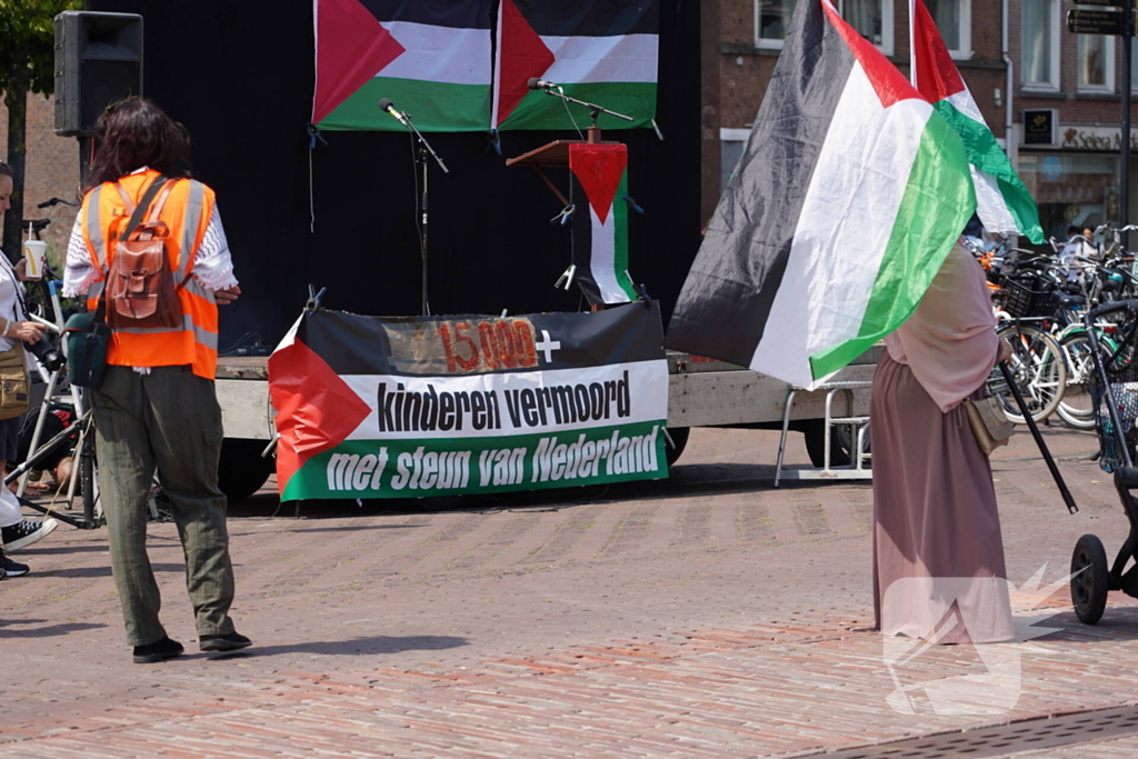 Grote groep mensen aanwezig bij pro-Palestina demonstratie