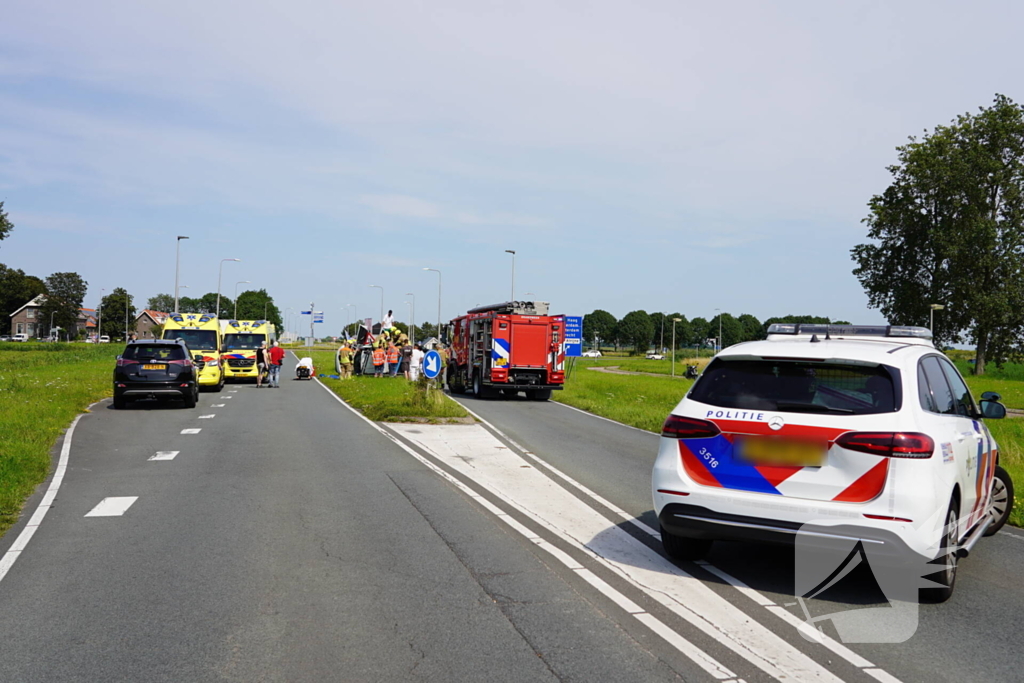 Oudere man belandt met auto op de zij