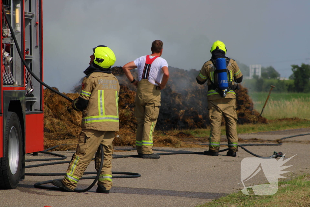 Brandweer ingezet voor brandend geperst hooi