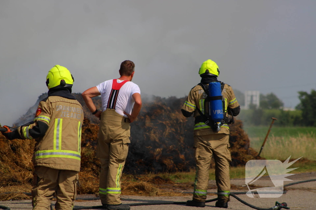 Brandweer ingezet voor brandend geperst hooi