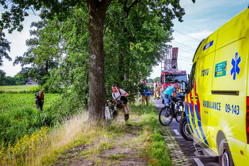 Hulpdiensten ingezet voor oudere-vrouw in sloot