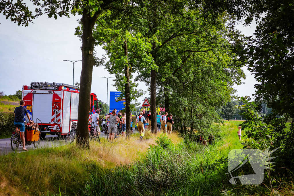 Hulpdiensten ingezet voor oudere-vrouw in sloot