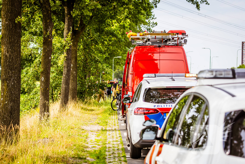 Hulpdiensten ingezet voor oudere-vrouw in sloot