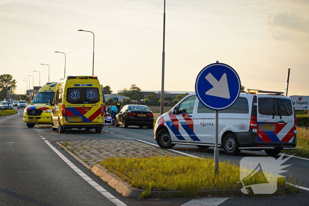 Fietser geschept door personenauto