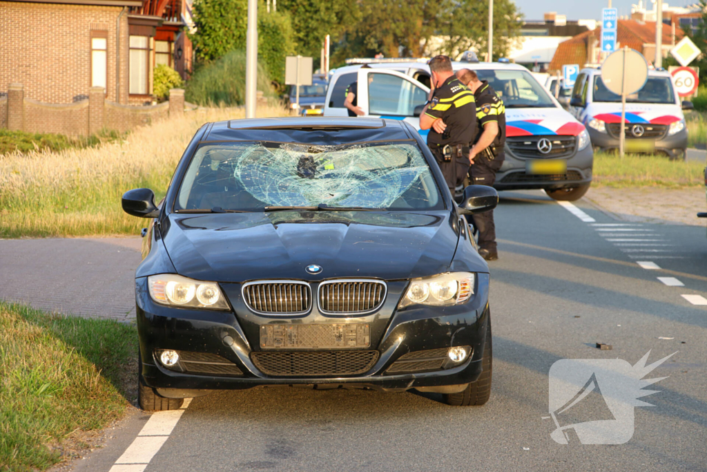 Fietser geschept door personenauto