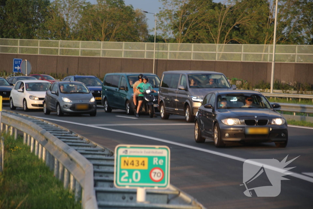 Motorrijder gewond na valpartij, weg afgesloten