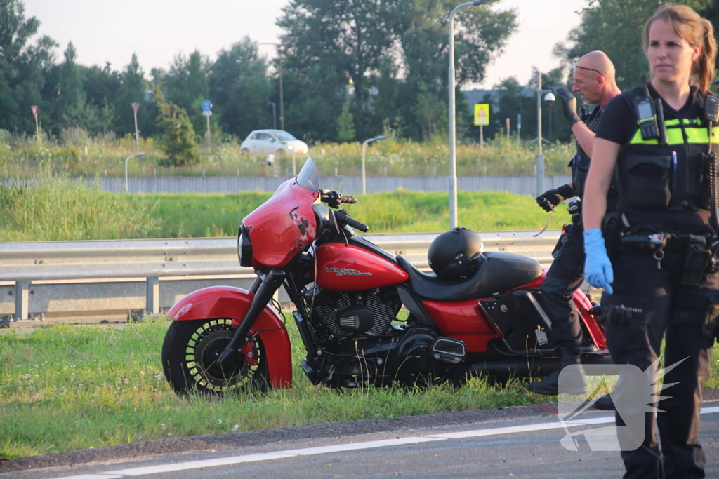 Motorrijder gewond na valpartij, weg afgesloten